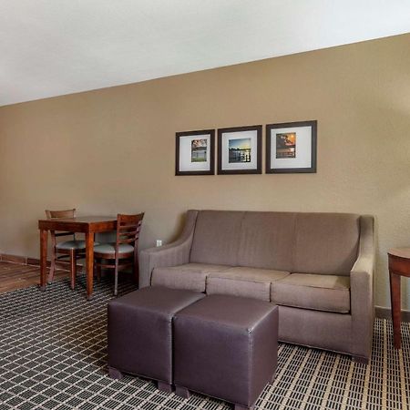 Comfort Suites Delavan - Lake Geneva Area Dış mekan fotoğraf