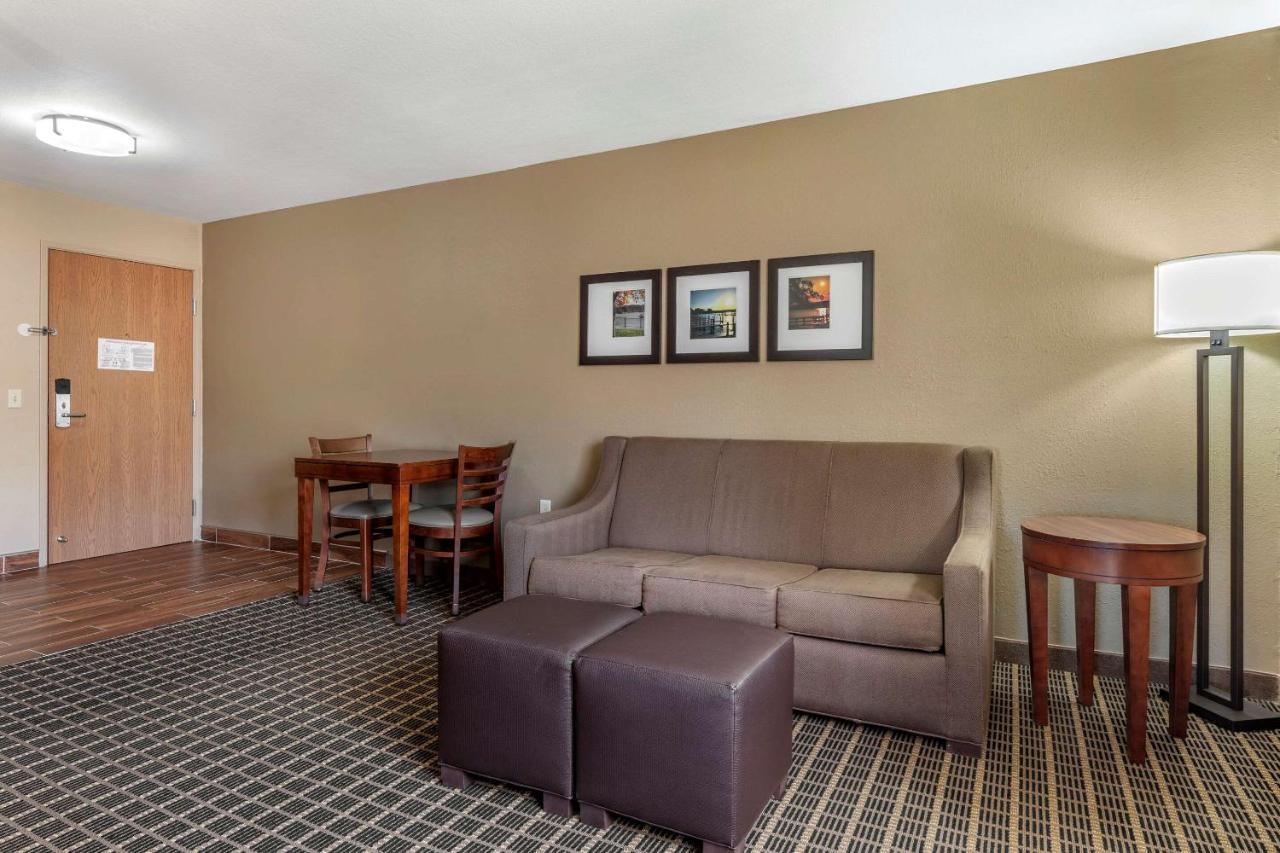 Comfort Suites Delavan - Lake Geneva Area Dış mekan fotoğraf