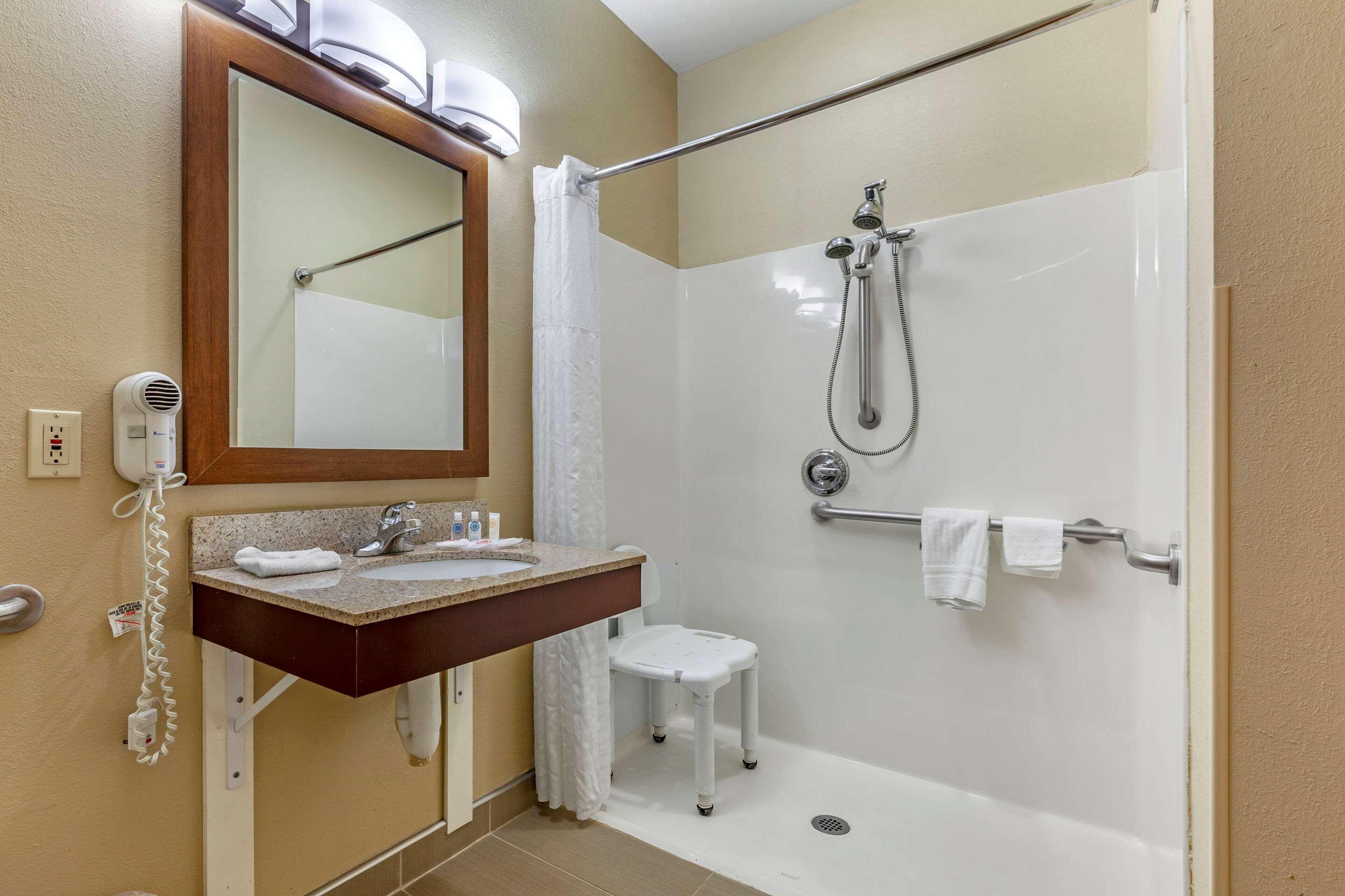 Comfort Suites Delavan - Lake Geneva Area Dış mekan fotoğraf