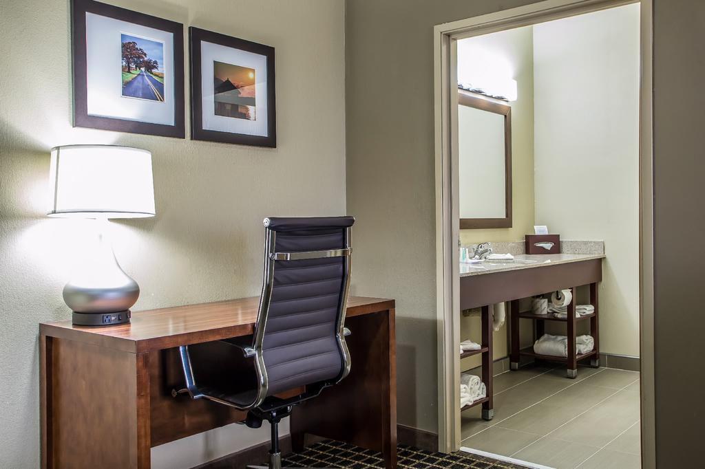 Comfort Suites Delavan - Lake Geneva Area Dış mekan fotoğraf