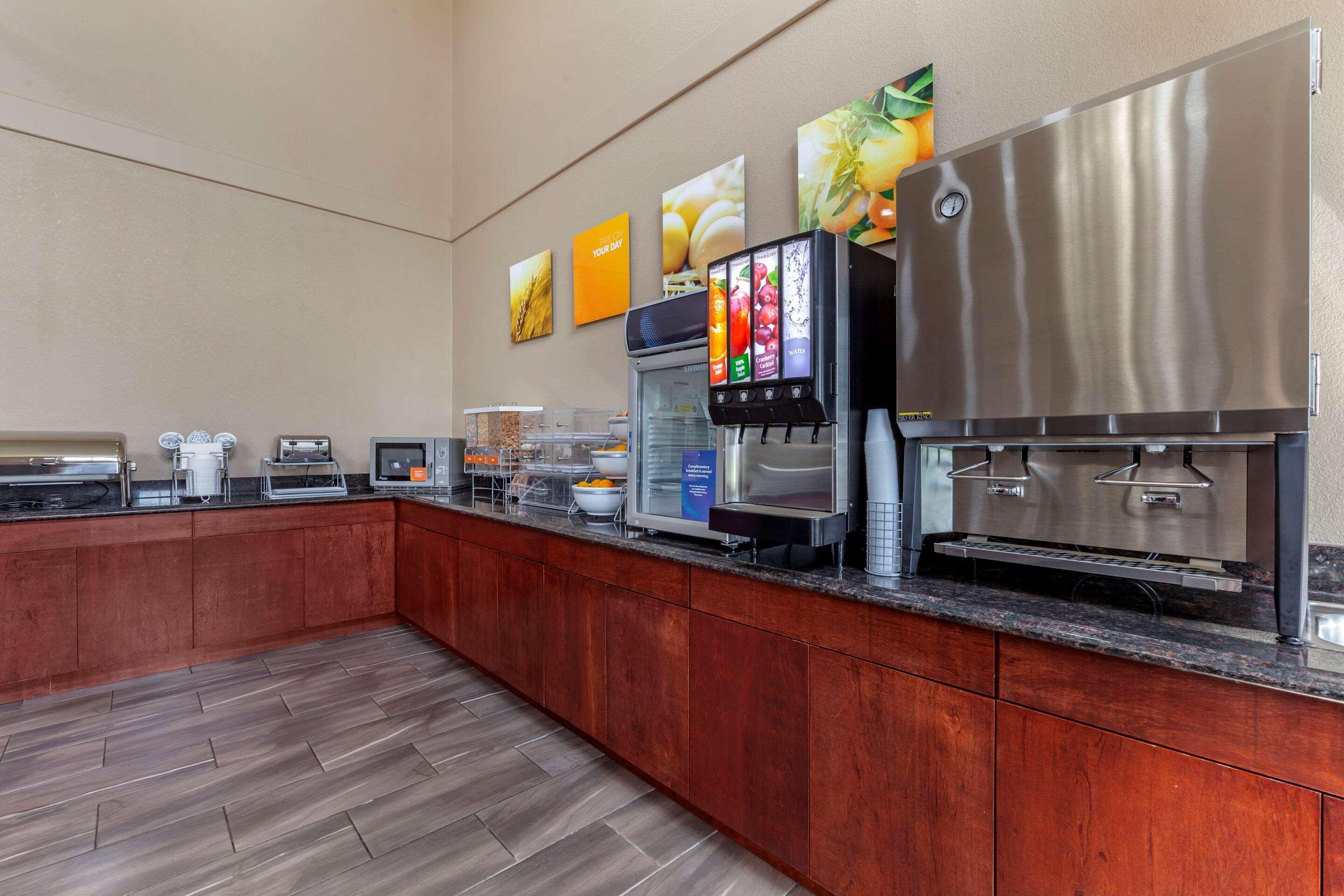 Comfort Suites Delavan - Lake Geneva Area Dış mekan fotoğraf